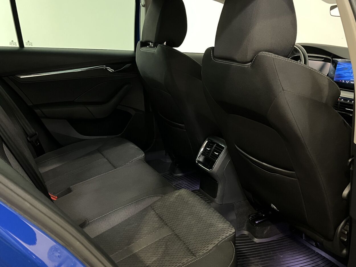 Škoda Octavia 2023, photo 4/10