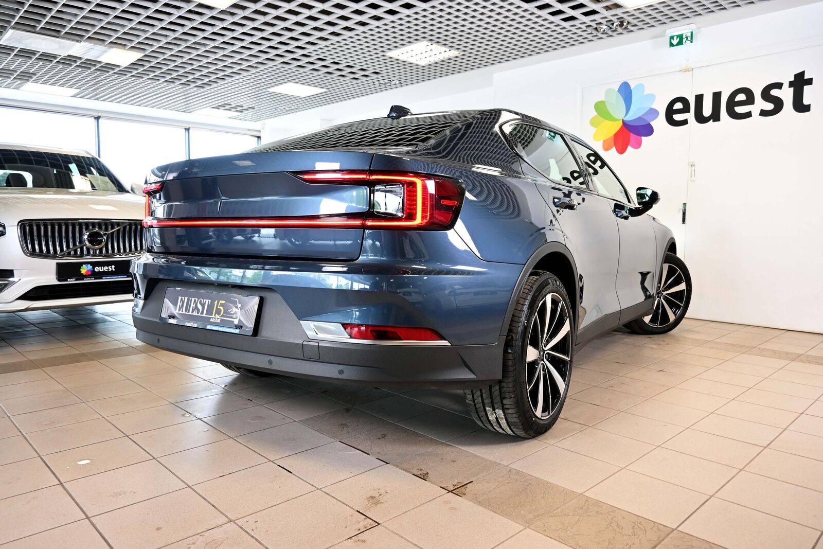 Polestar 2 2021, kuva 2/10