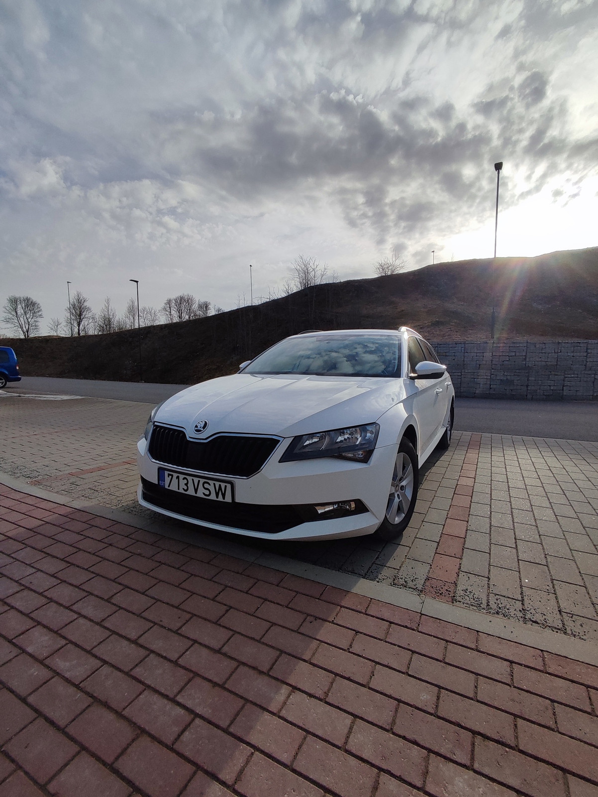 Škoda Superb 2017, photo 7/9