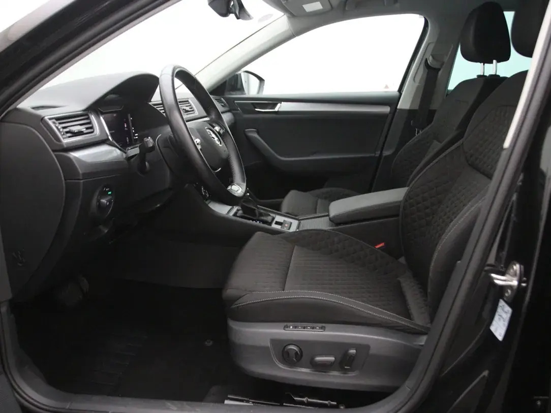 Škoda Superb 2022, photo 4/33