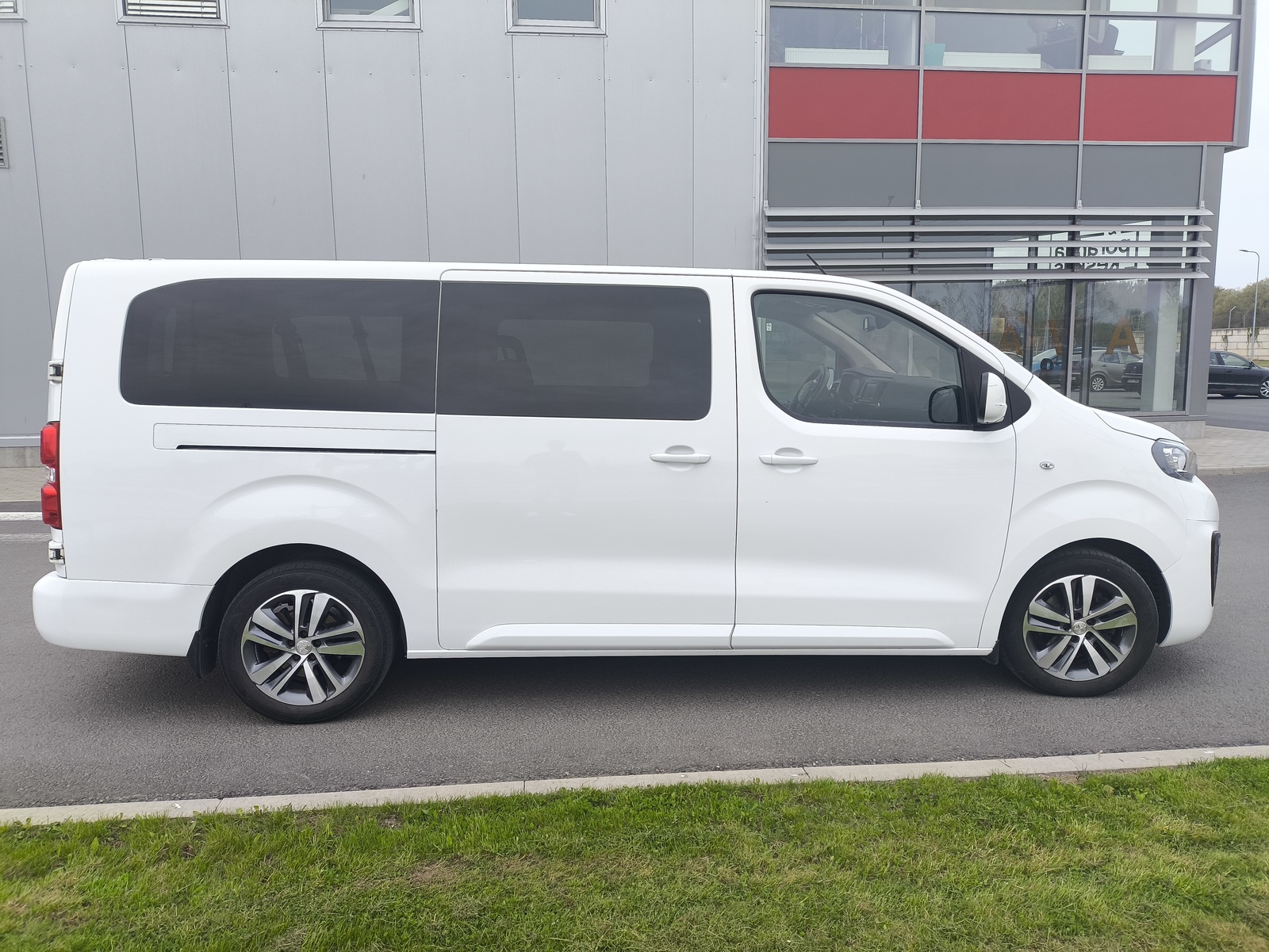 Peugeot Traveller 2017, photo 5/10