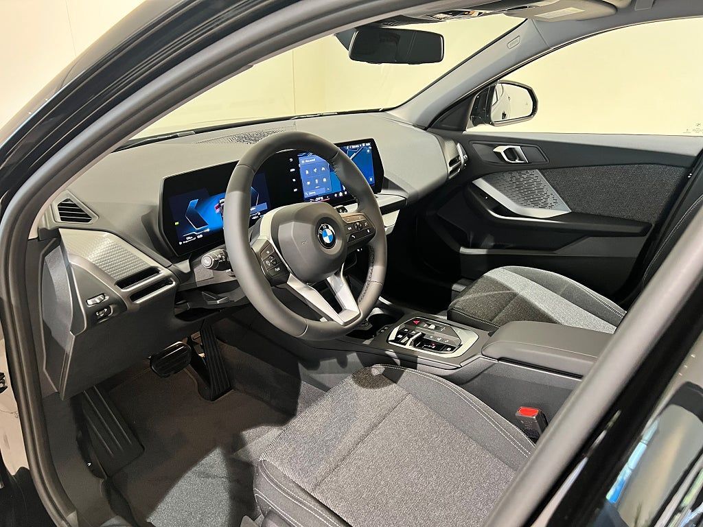 BMW 120 2026, kuva 4/10
