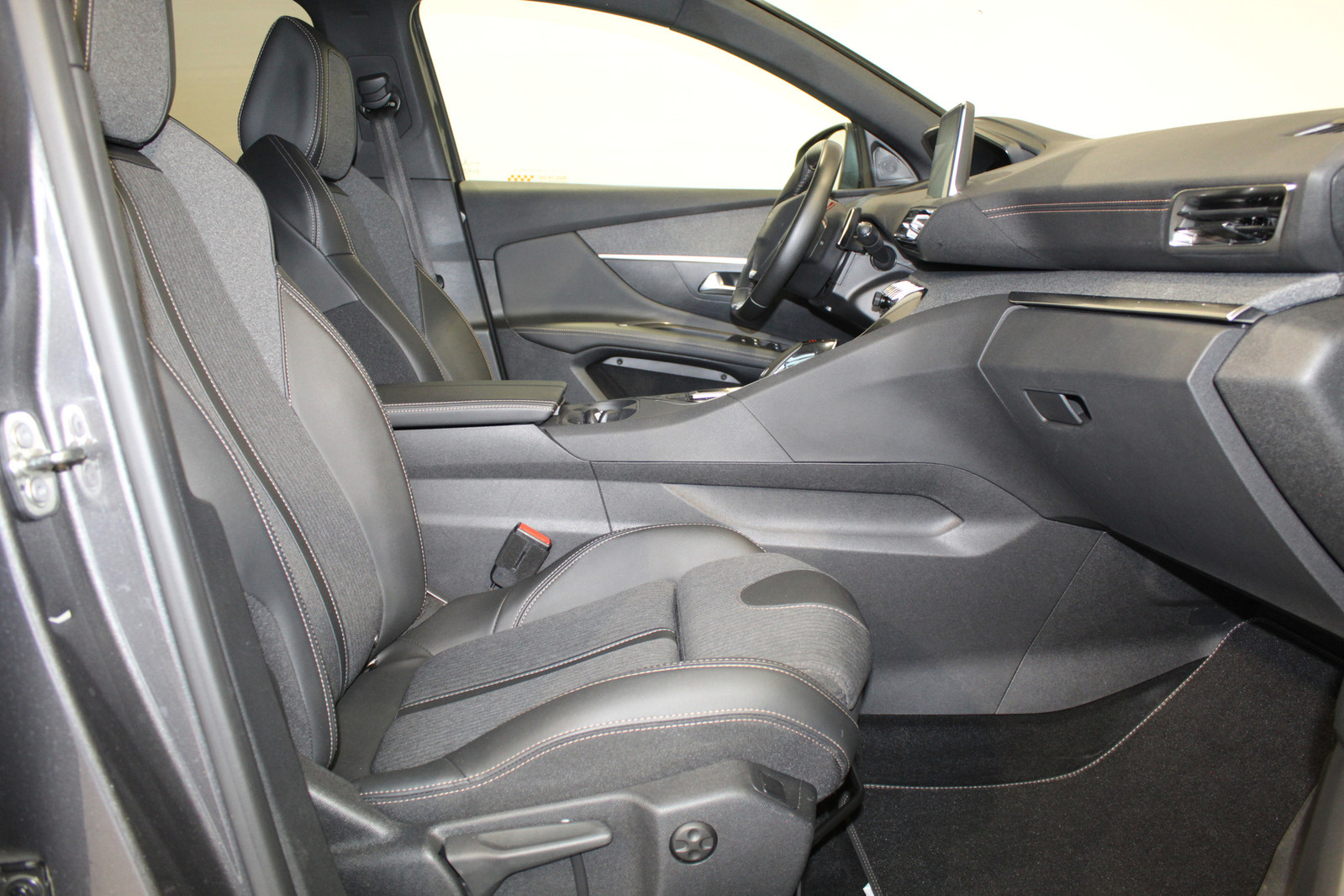 Peugeot 3008 GT-Line 1.2 96kW 2020, photo 6/22