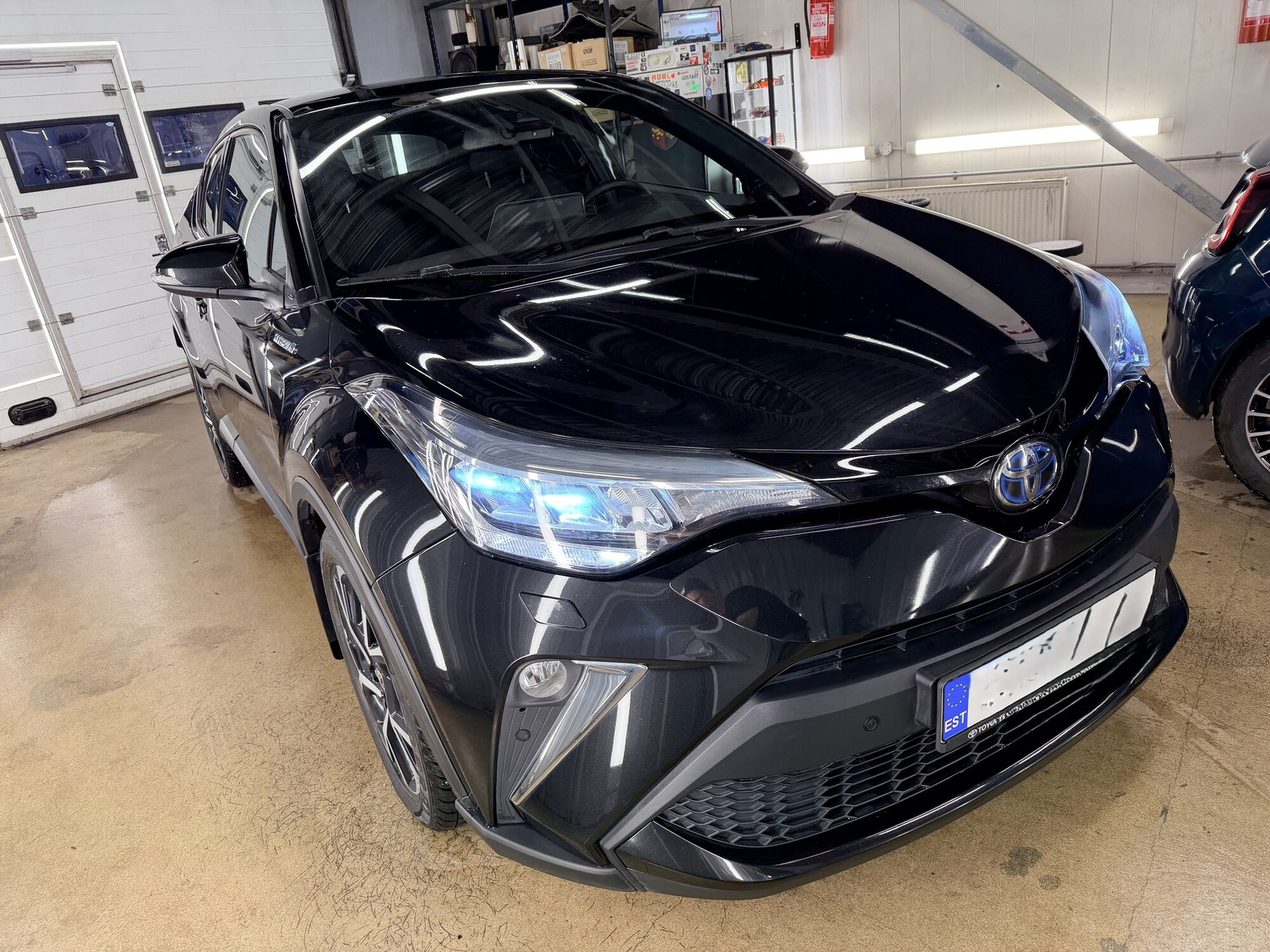 Toyota C-HR 2021, photo 3/16