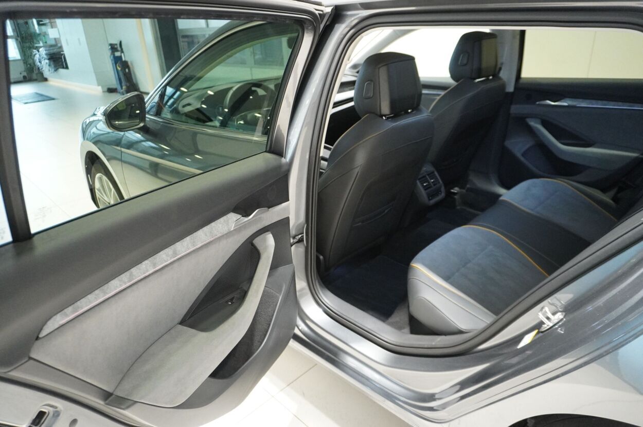 Škoda Superb 2025, photo 7/25
