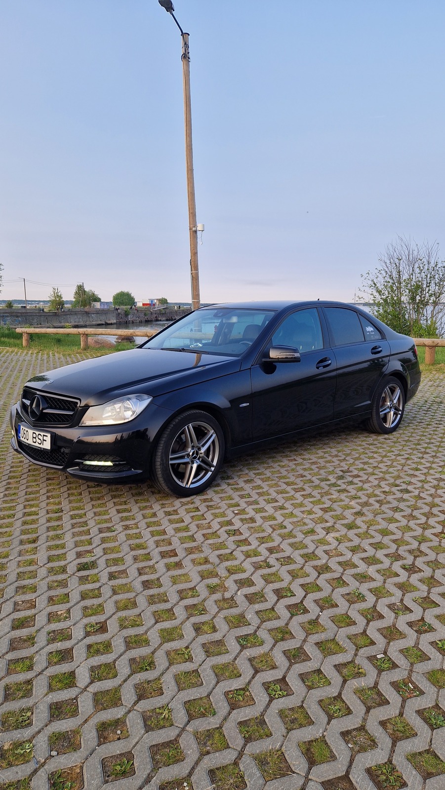 Mercedes-Benz C 180 2011, kuva 2/10
