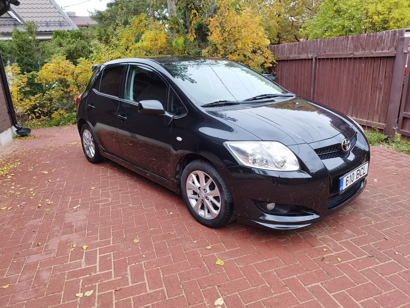 Toyota Auris 2010, photo 2/5