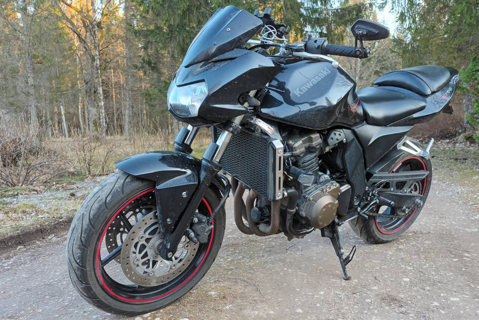Kawasaki Z 750, 2004, 0.7, 81 kW, бензин, механическая, задний привод