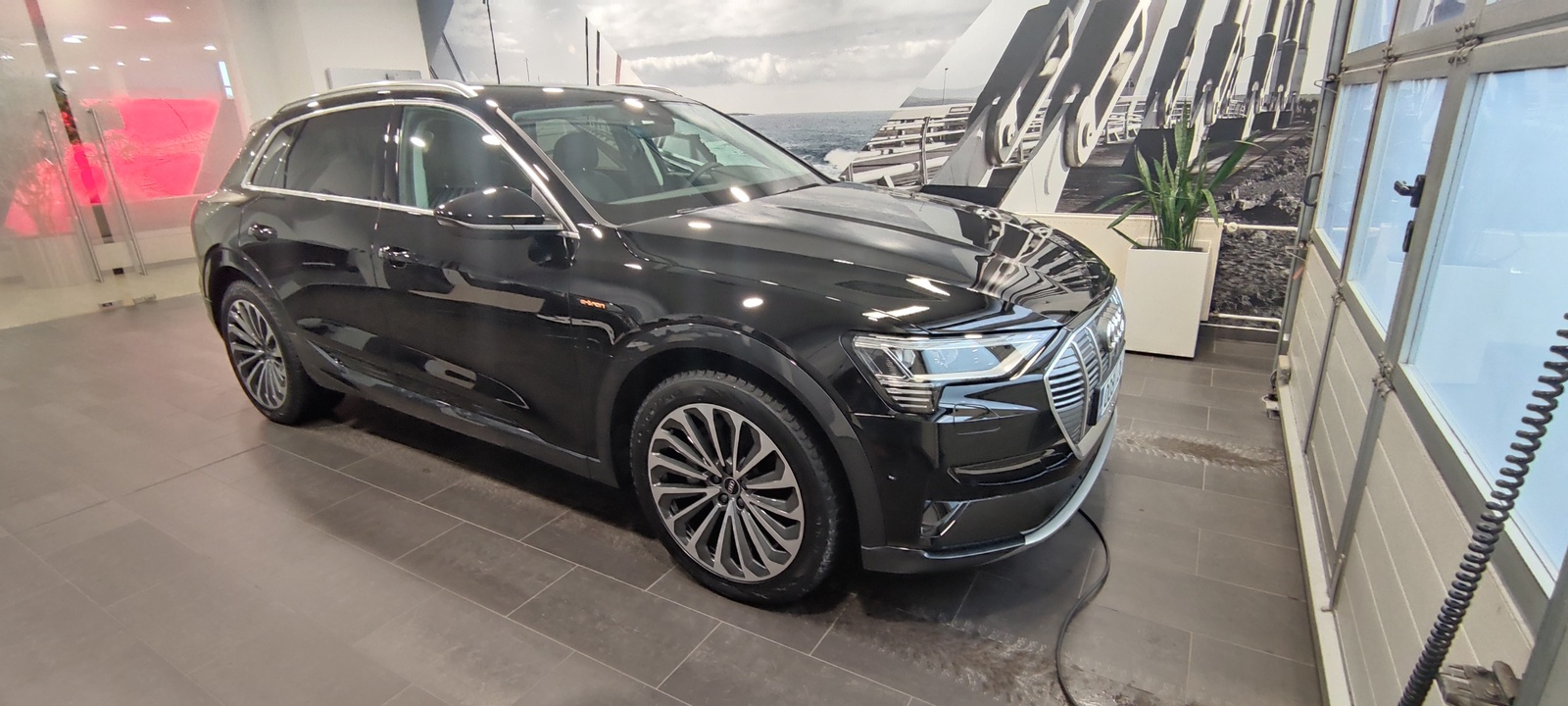 Audi e-tron 2023, photo 7/8