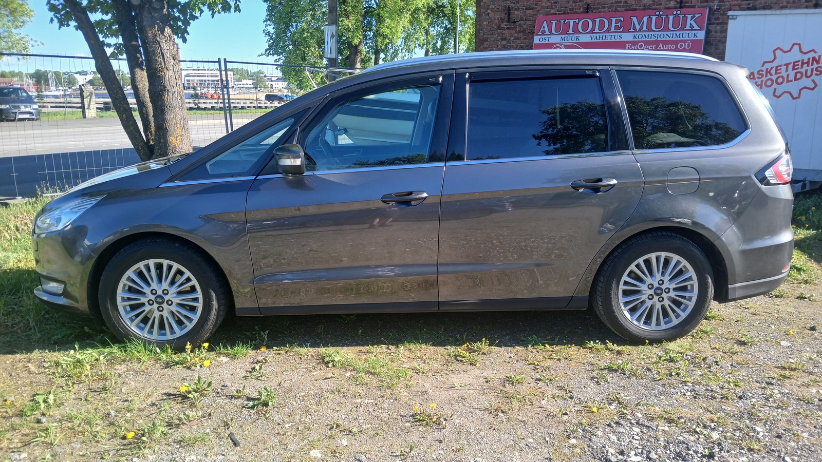 Ford Galaxy 2017, photo 6/17