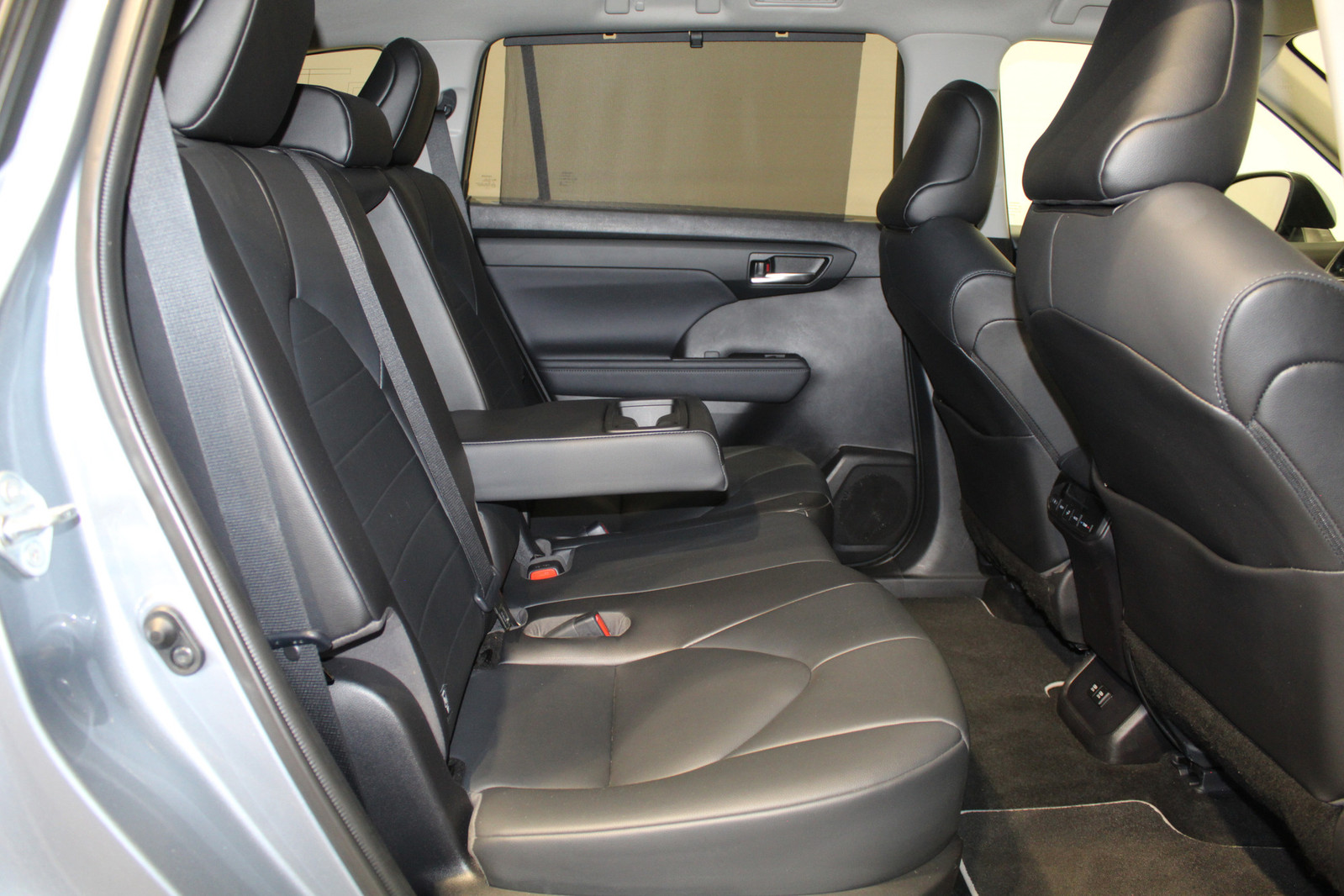 Toyota Highlander Luxury AWD 2.5 140kW 2021, kuva 7/26