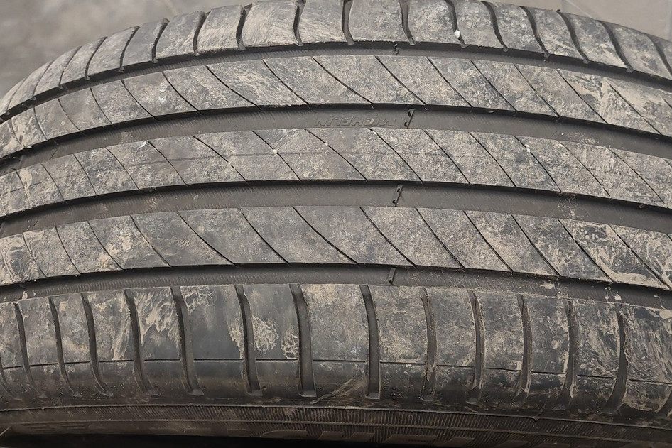 Used summer tire 215/60R16 Michelin Primacy4