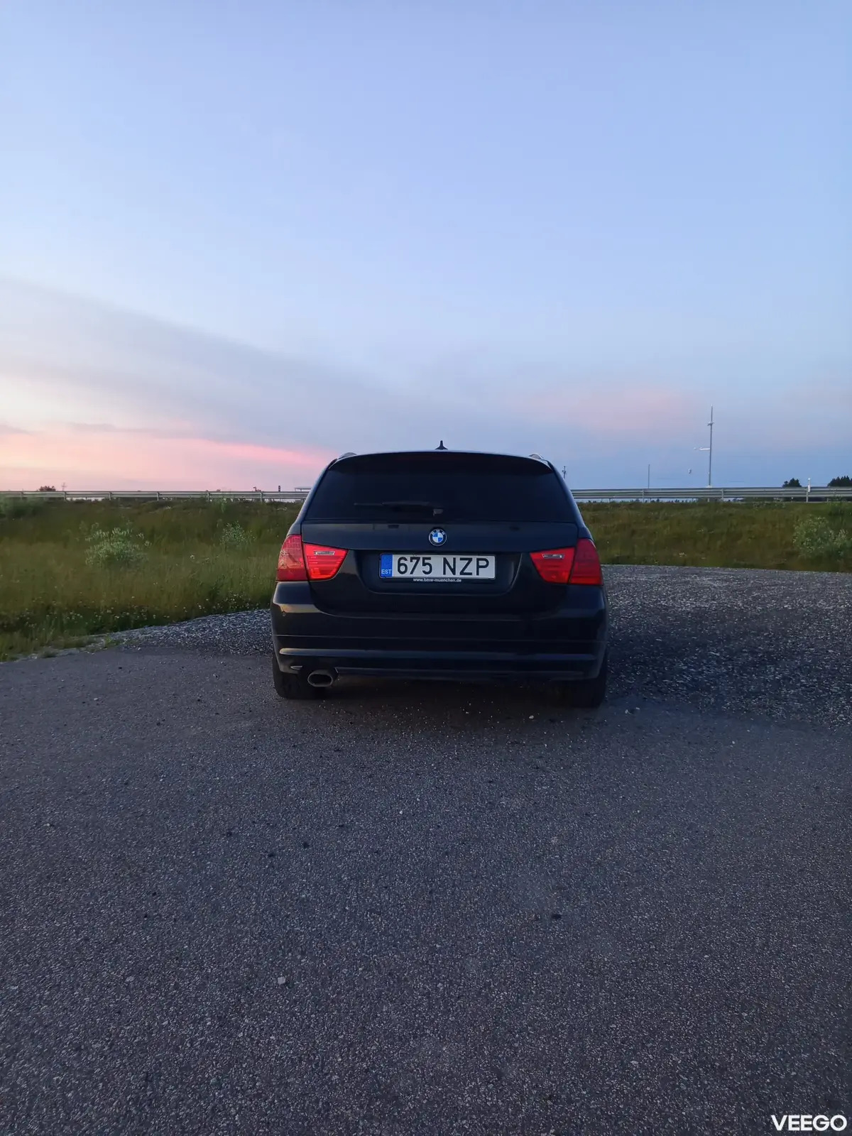 BMW 320 2010, photo 2/5