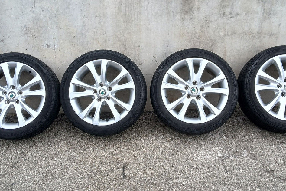 Подержанный легкосплавный диск+летняя шина 225/45R17, Škoda (Ronal)
