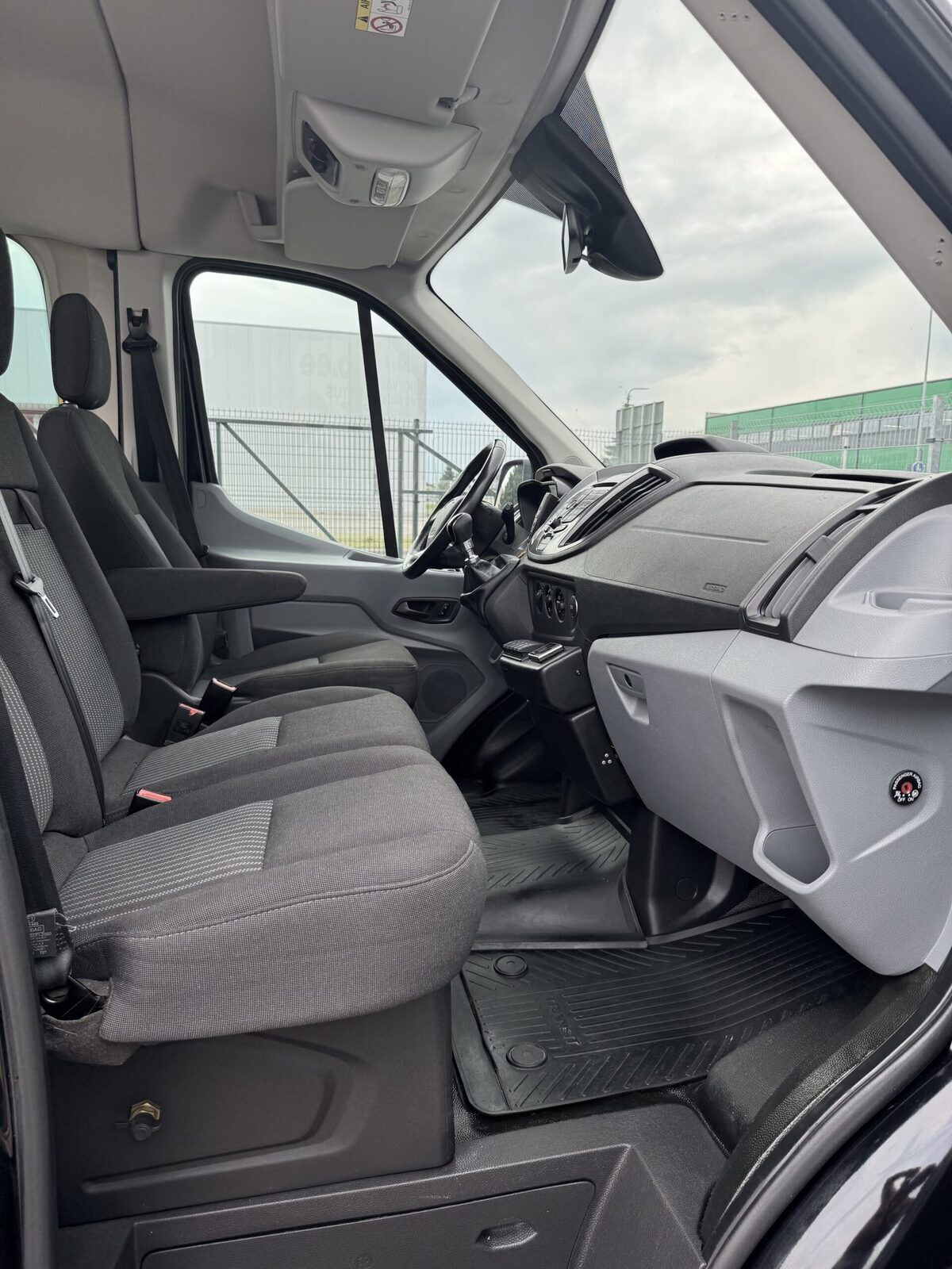 Ford Transit L3H2 INVA 2.0 Tdci 96kW 2016, photo 4/10