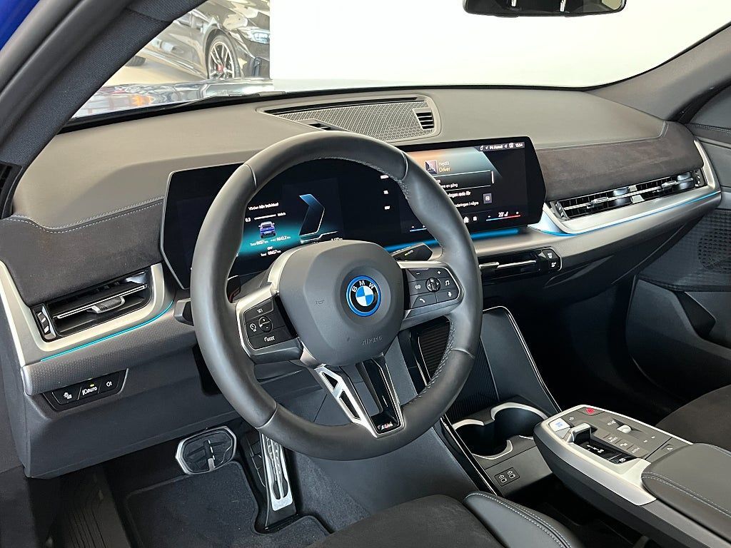 BMW iX2 2025, photo 5/19