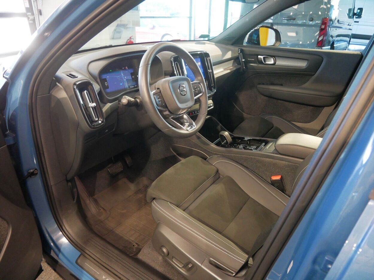 Volvo XC40 2023, photo 7/13