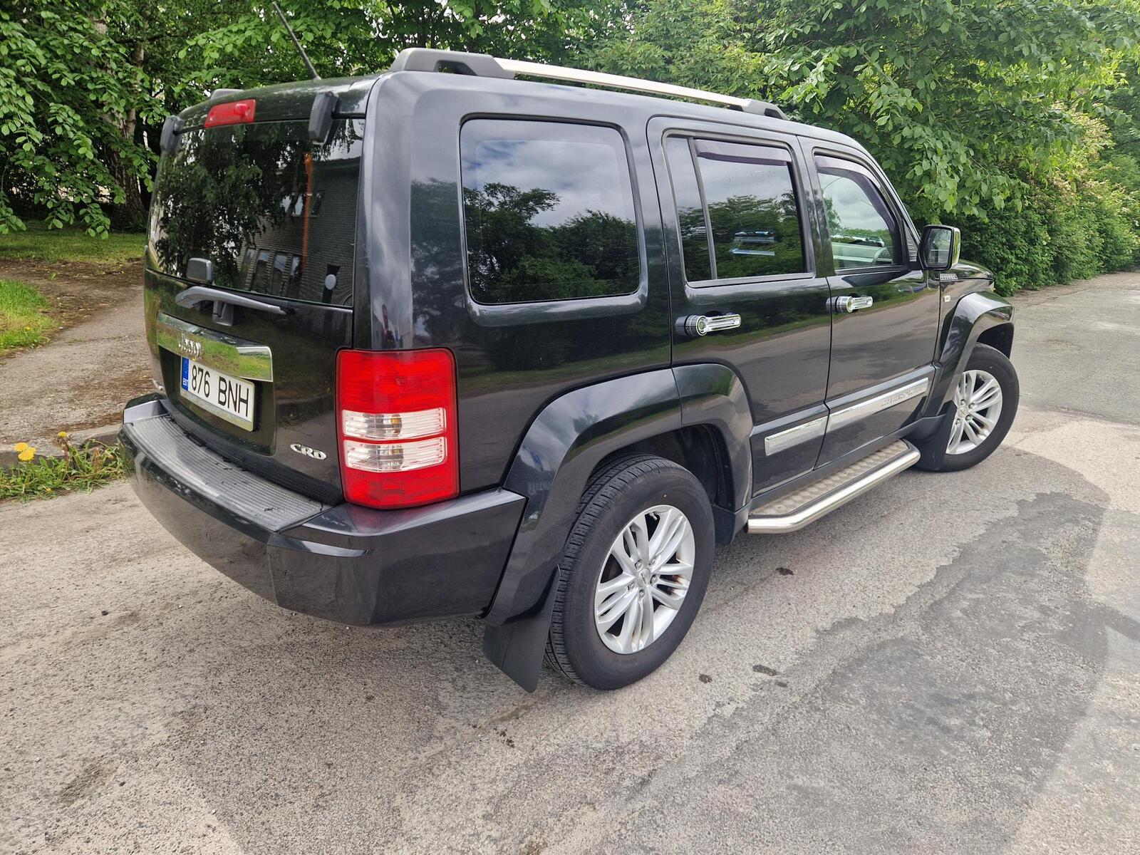 Jeep Cherokee 2010, photo 6/10