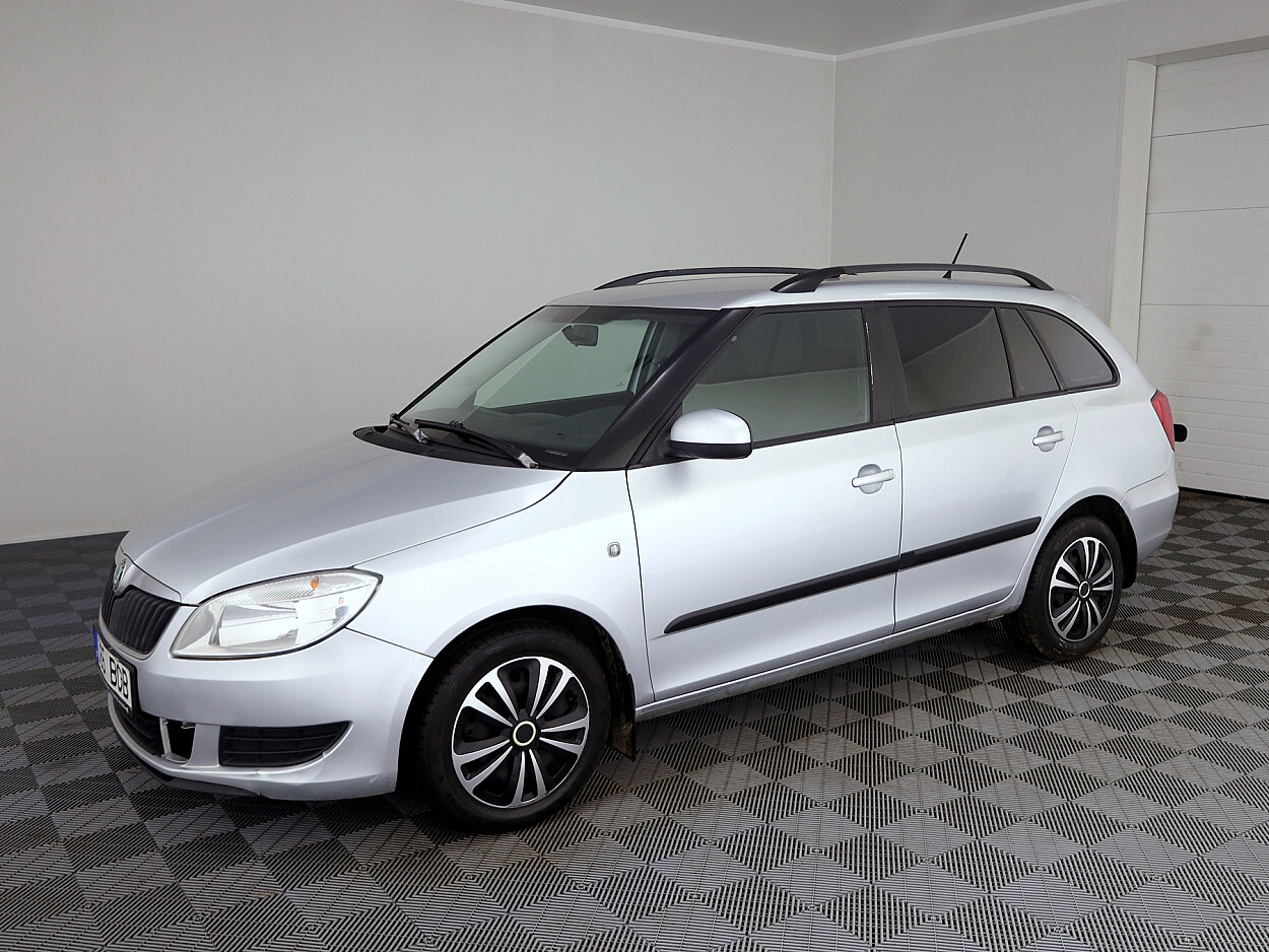 Škoda Fabia 2012, photo 2/7
