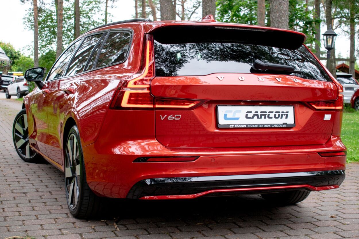 Volvo V60 2022, photo 7/10