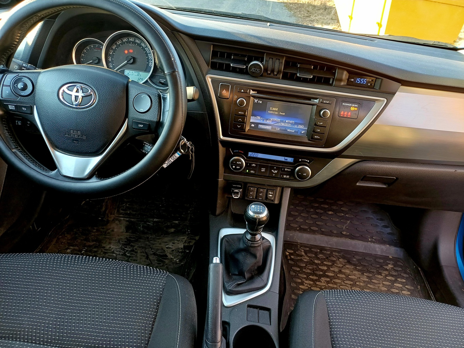 Toyota Auris 1.6 97kW 2015, photo 3/4