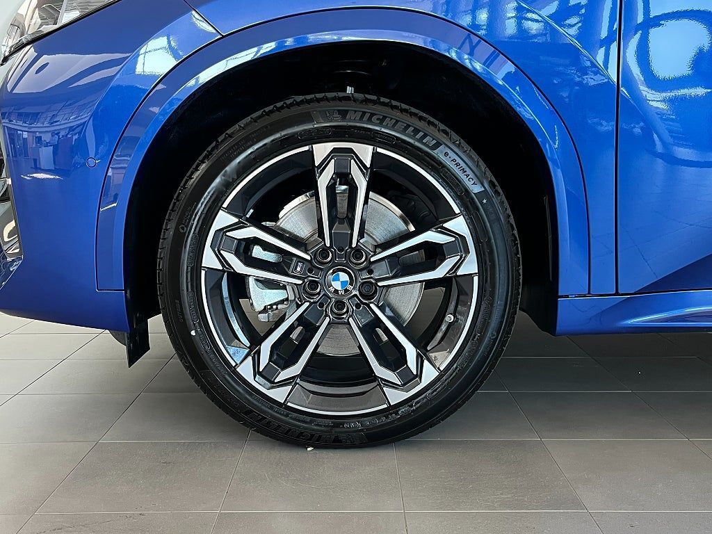 BMW iX2 2025, photo 4/19