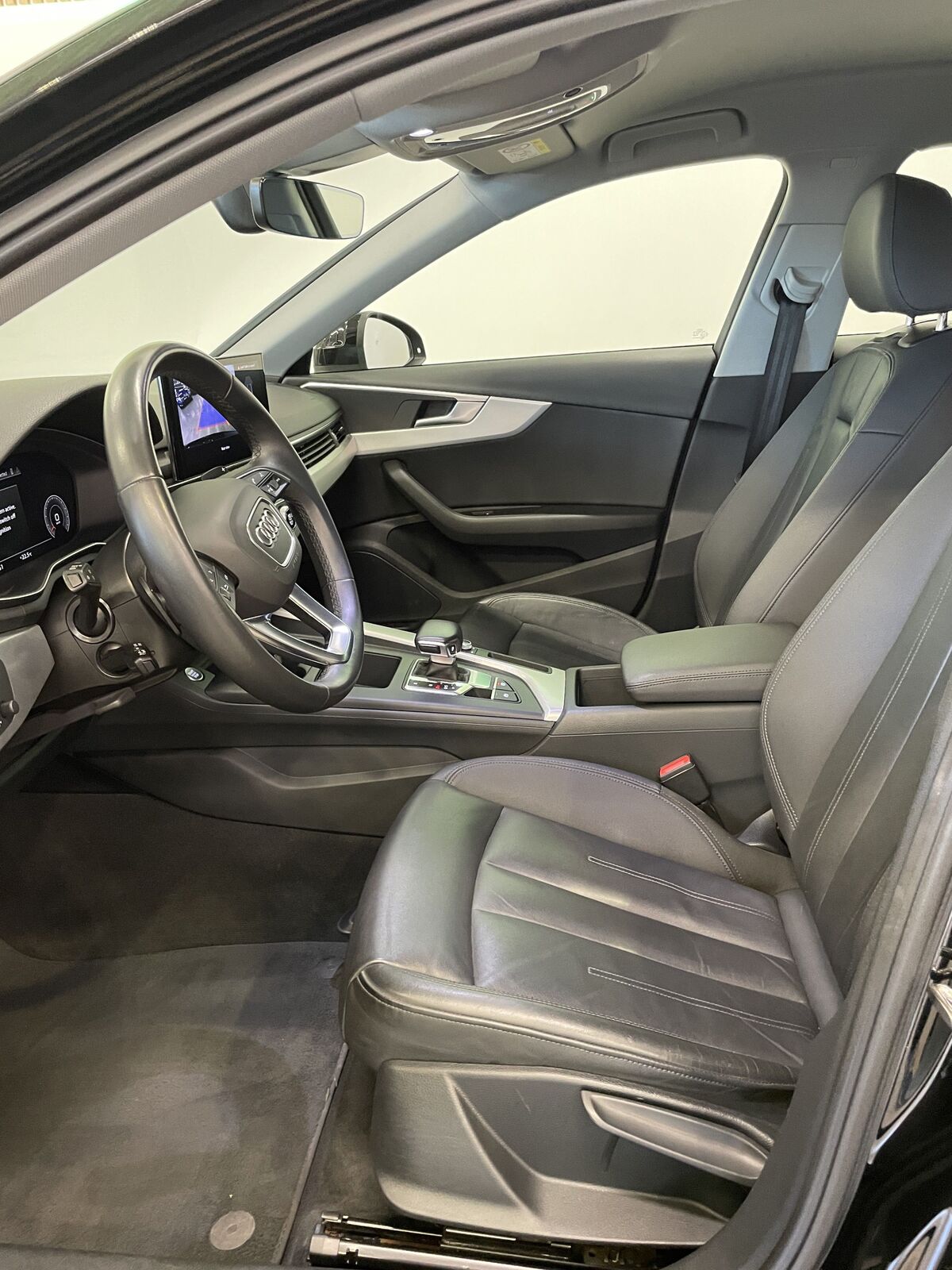Audi A4 2022, photo 6/22