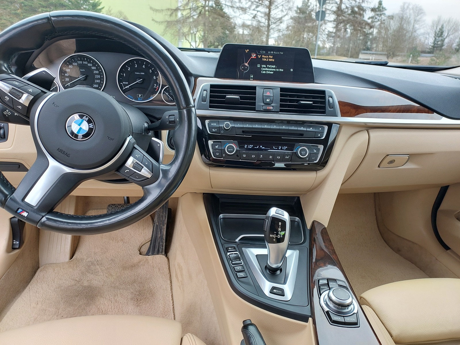 BMW 330 2016, photo 6/11