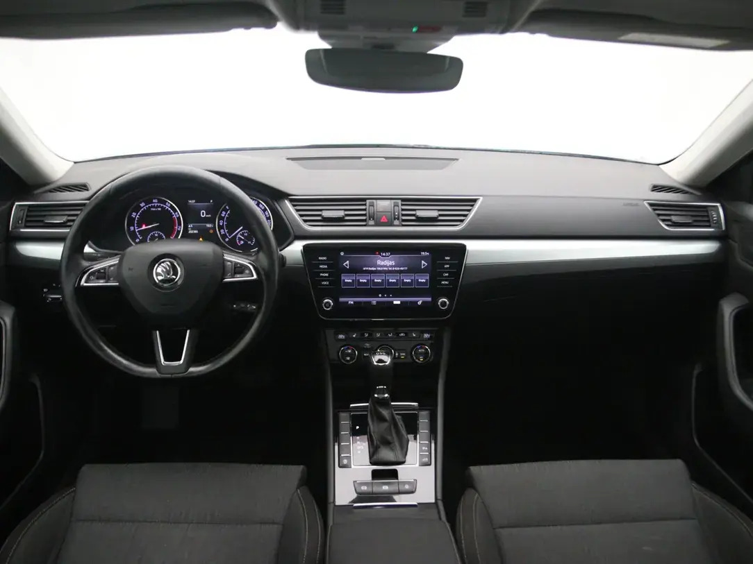 Škoda Superb 2018, photo 2/35