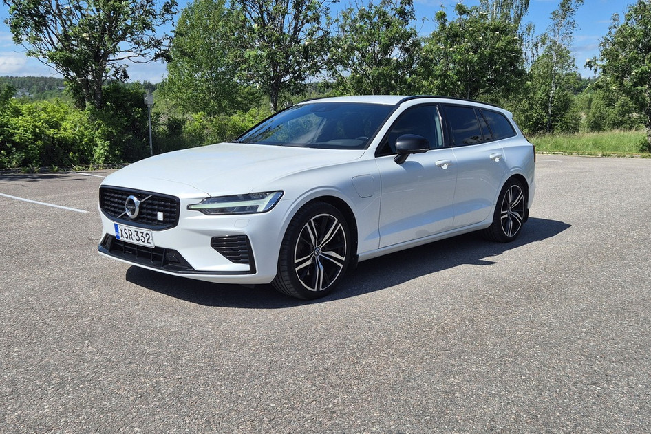 Volvo V60, 2020, 2.0, 298 kW, подключаемый гибрид (бензин/электричество), автомат, полный привод