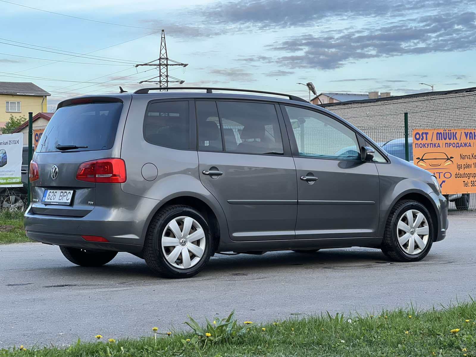 Volkswagen Touran 2011, photo 7/10