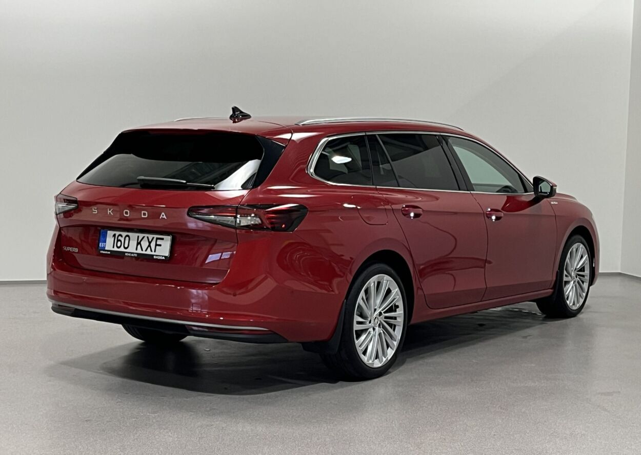 Škoda Superb 2025, photo 2/10