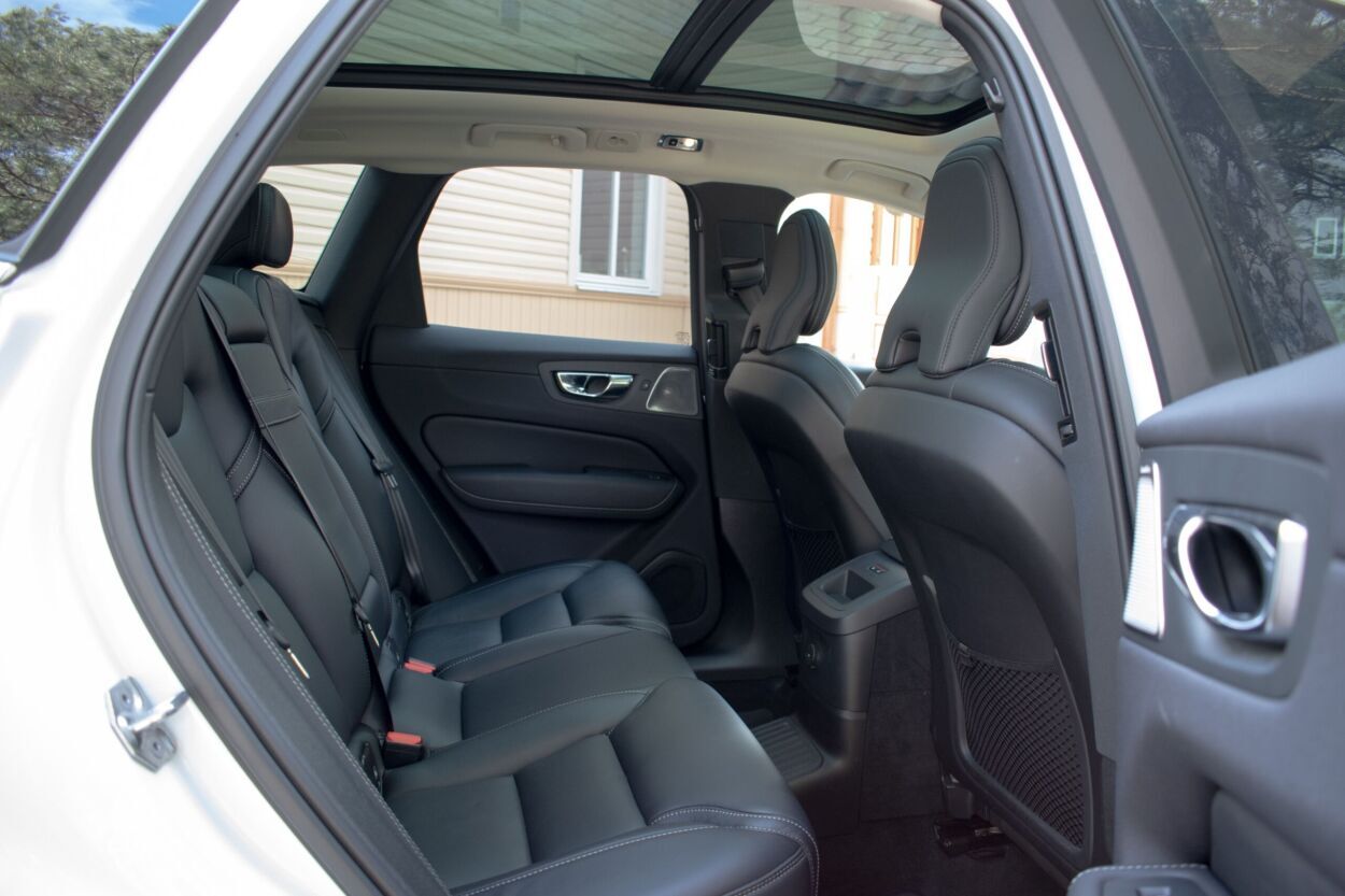 Volvo XC60 2021, photo 4/22