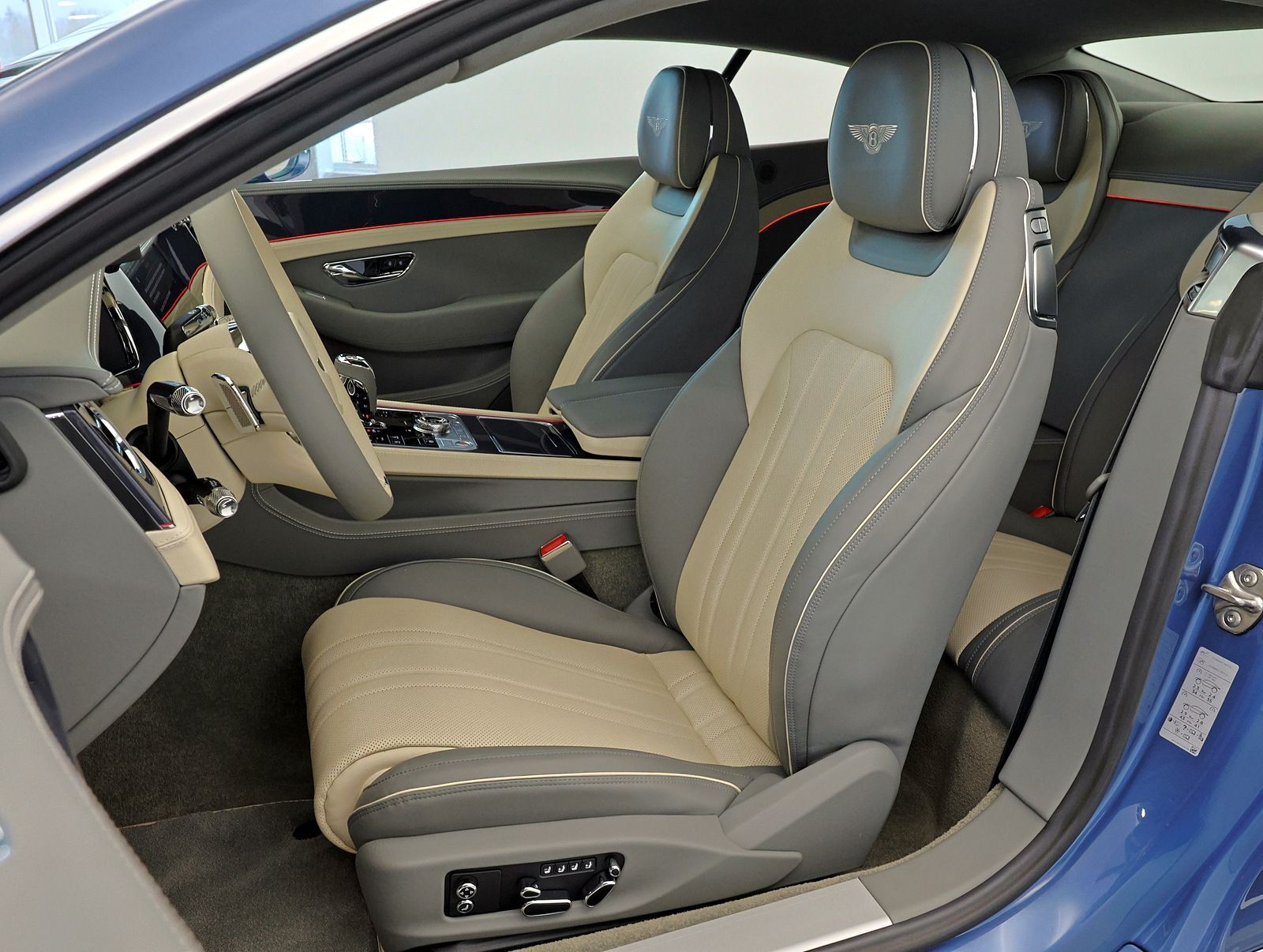 Bentley Continental GT 2026, photo 7/26