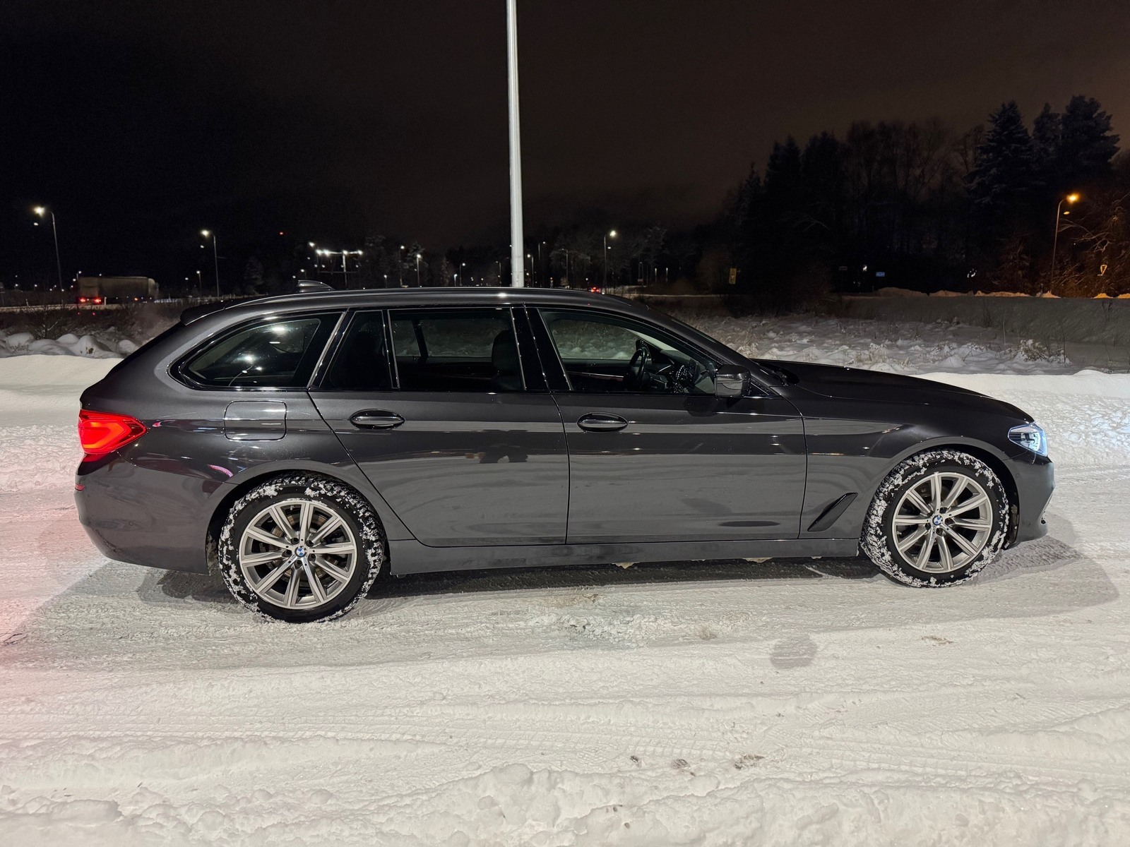 BMW 520 2019, photo 2/6