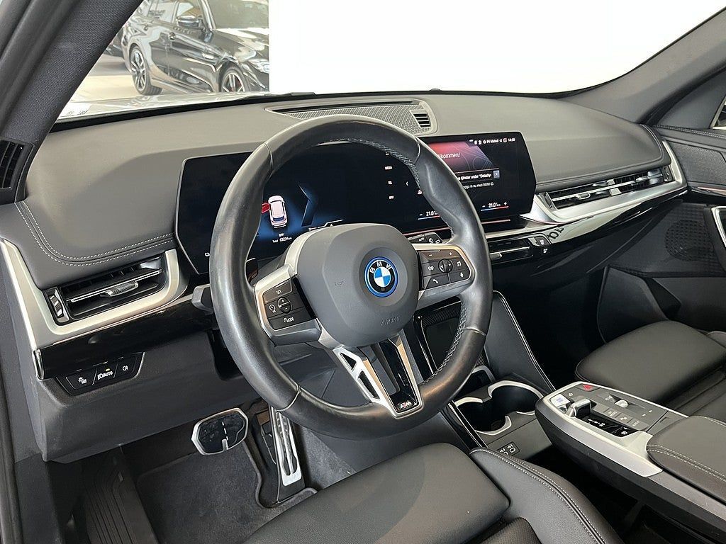 BMW iX1 2023, photo 5/29
