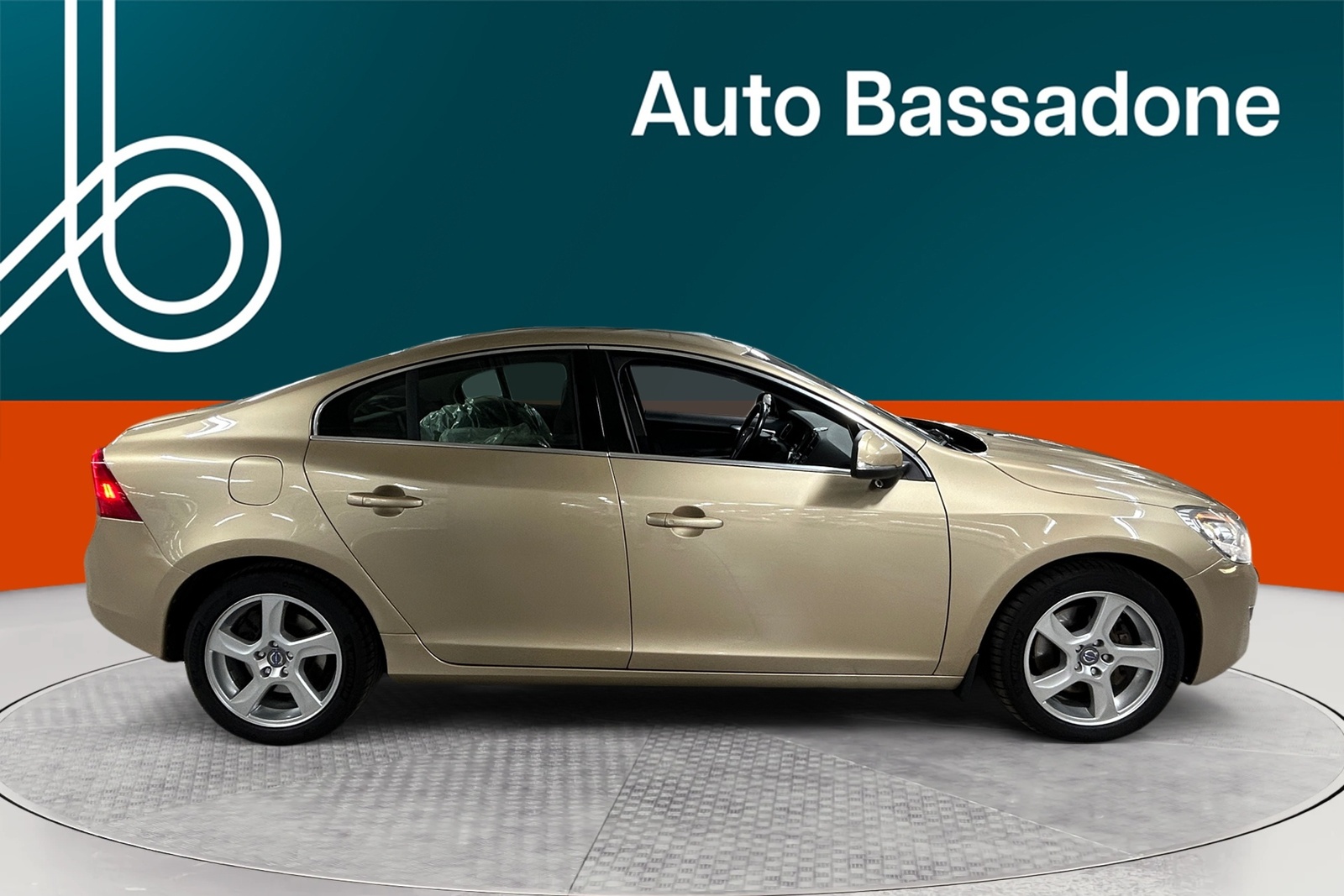 Volvo S60 2012, photo 6/10