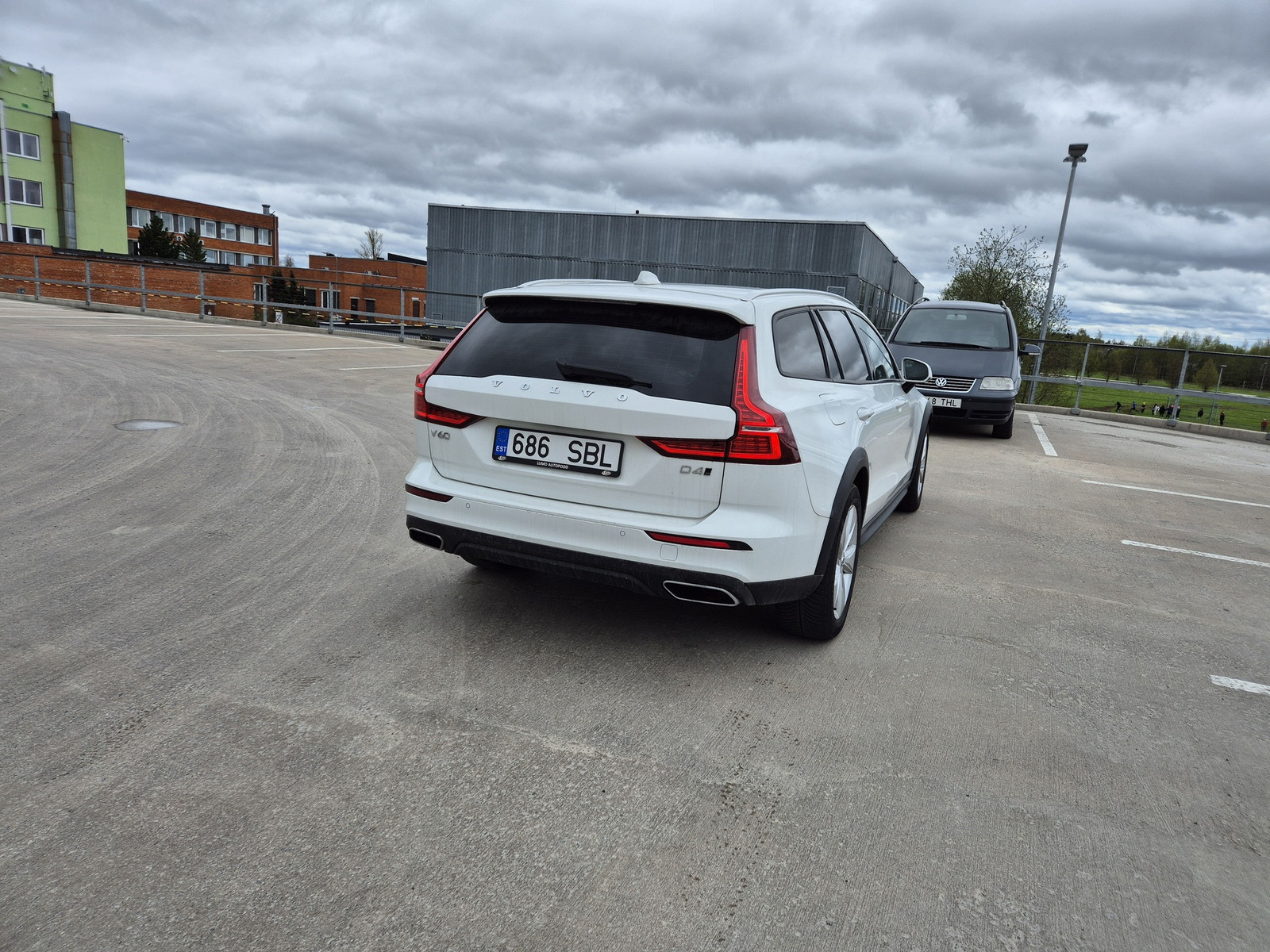 Volvo V60 Cross Country 2019, photo 7/10