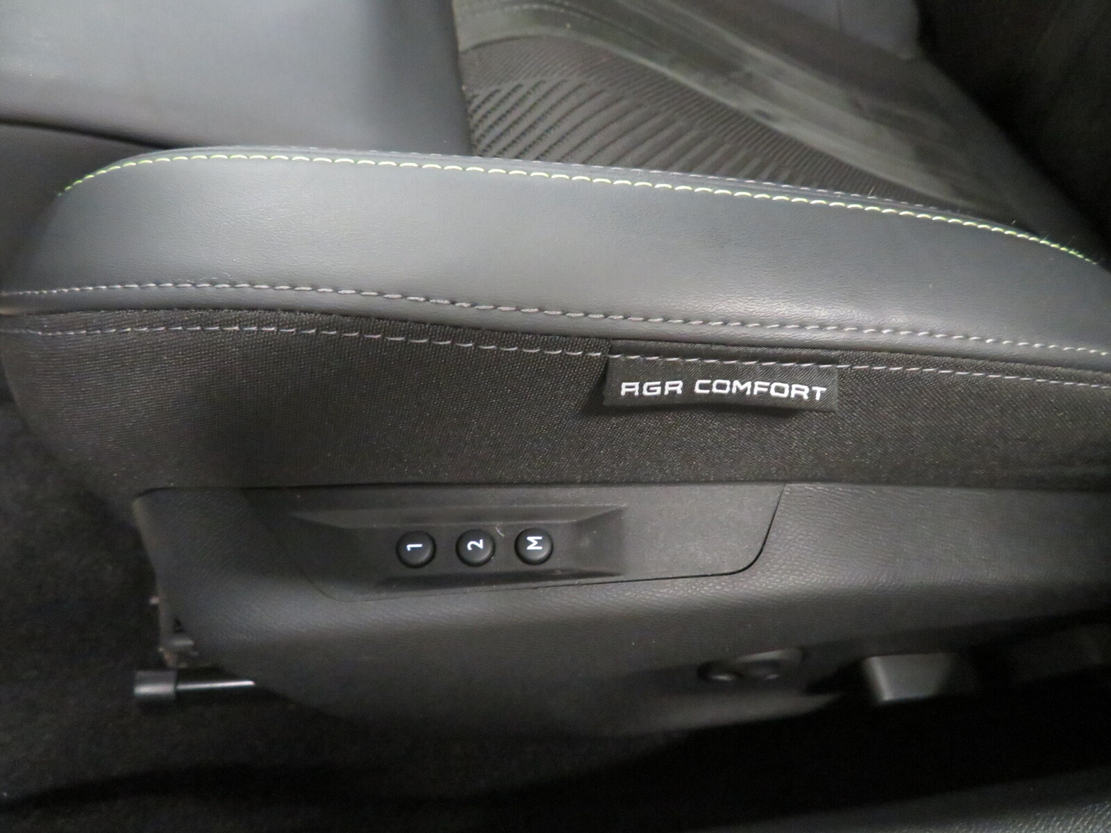 Peugeot 408 2025, photo 6/13