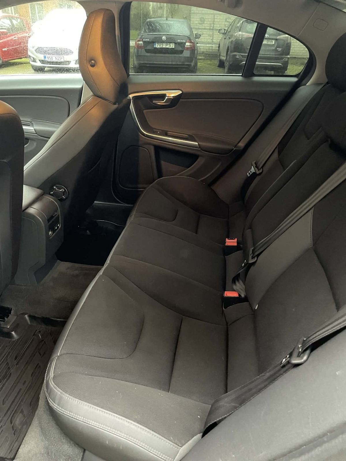 Volvo S60 2012, photo 5/6