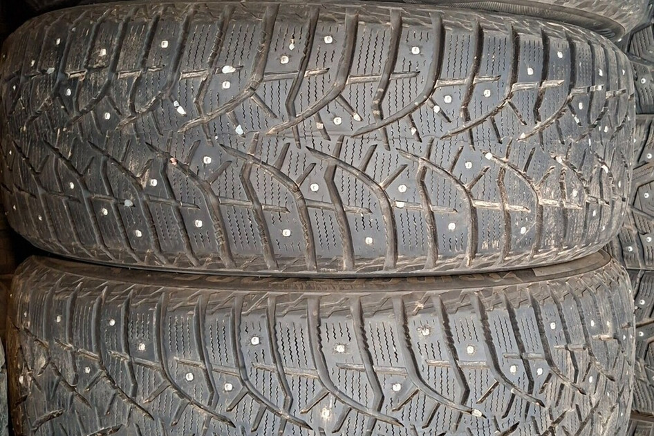 Подержанный шипованная шина 225/55R18 Bridgestone Spike 02