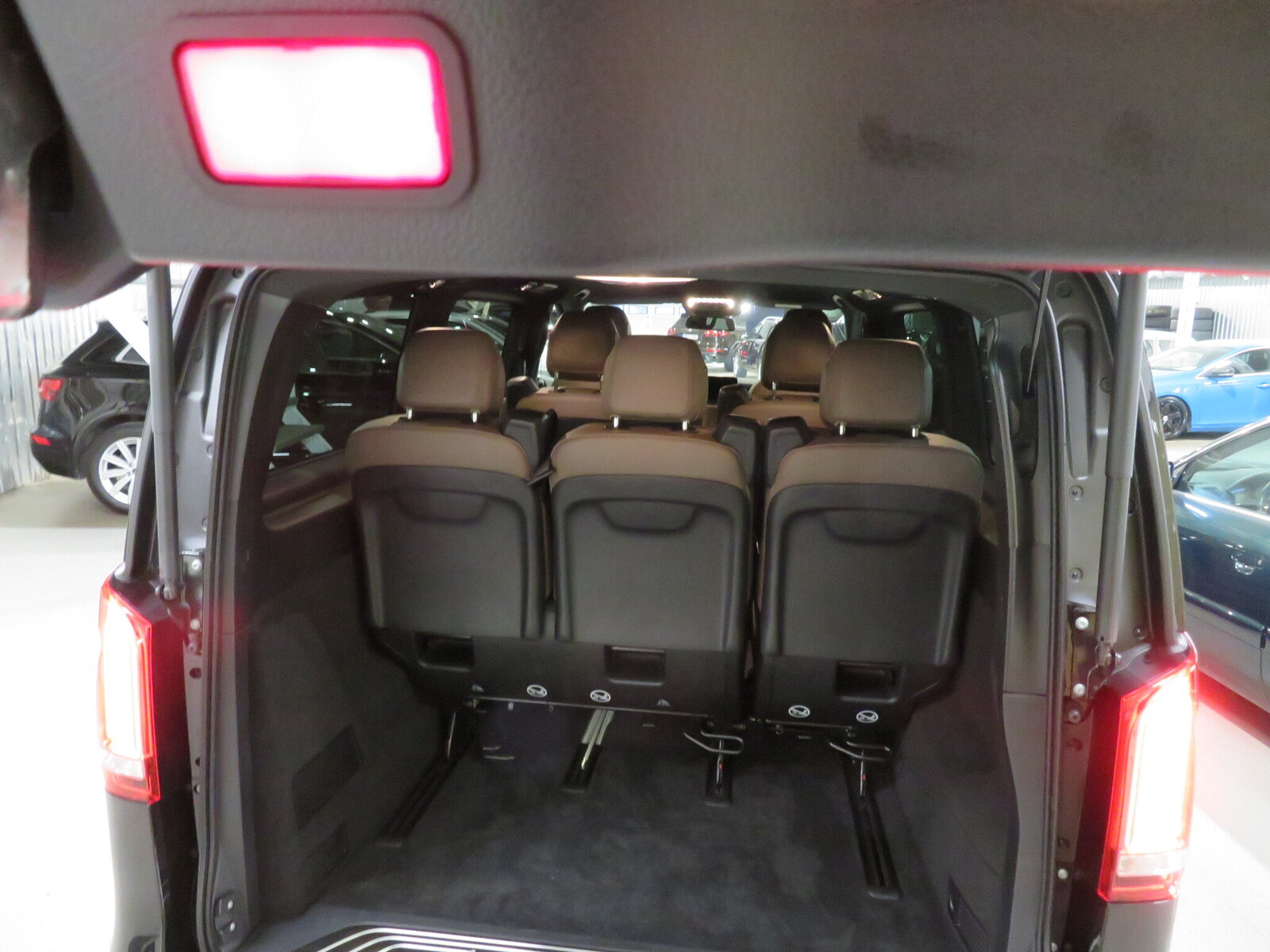 Mercedes-Benz V 300 2022, kuva 7/8