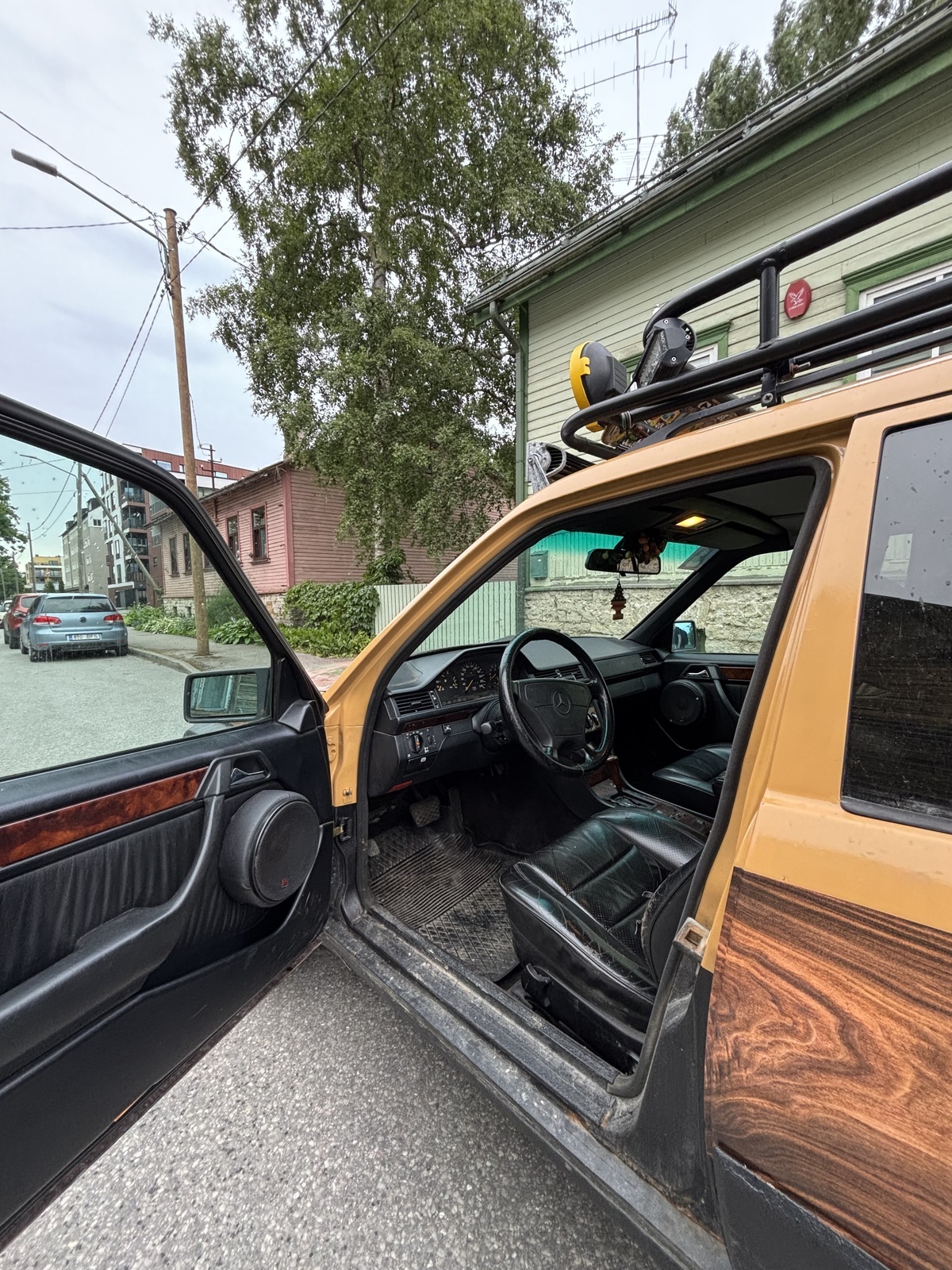 Mercedes-Benz E 220 1993, photo 5/10