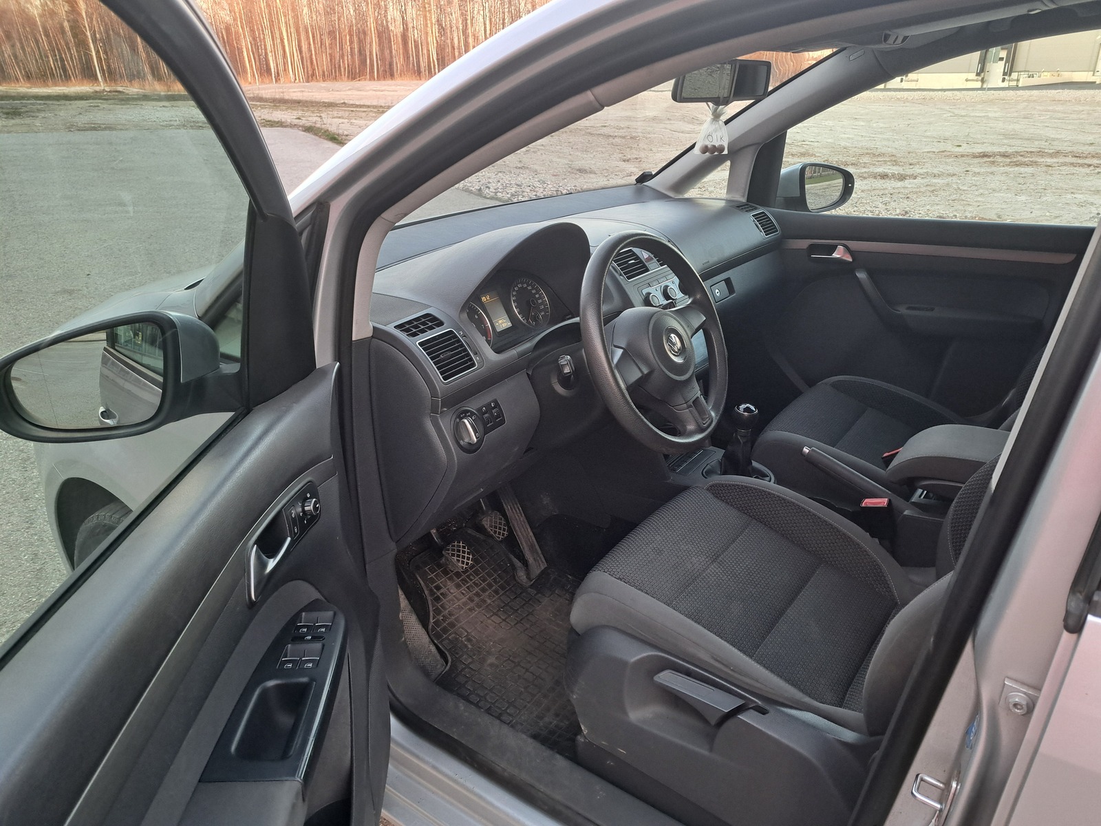 Volkswagen Touran 2012, photo 3/6