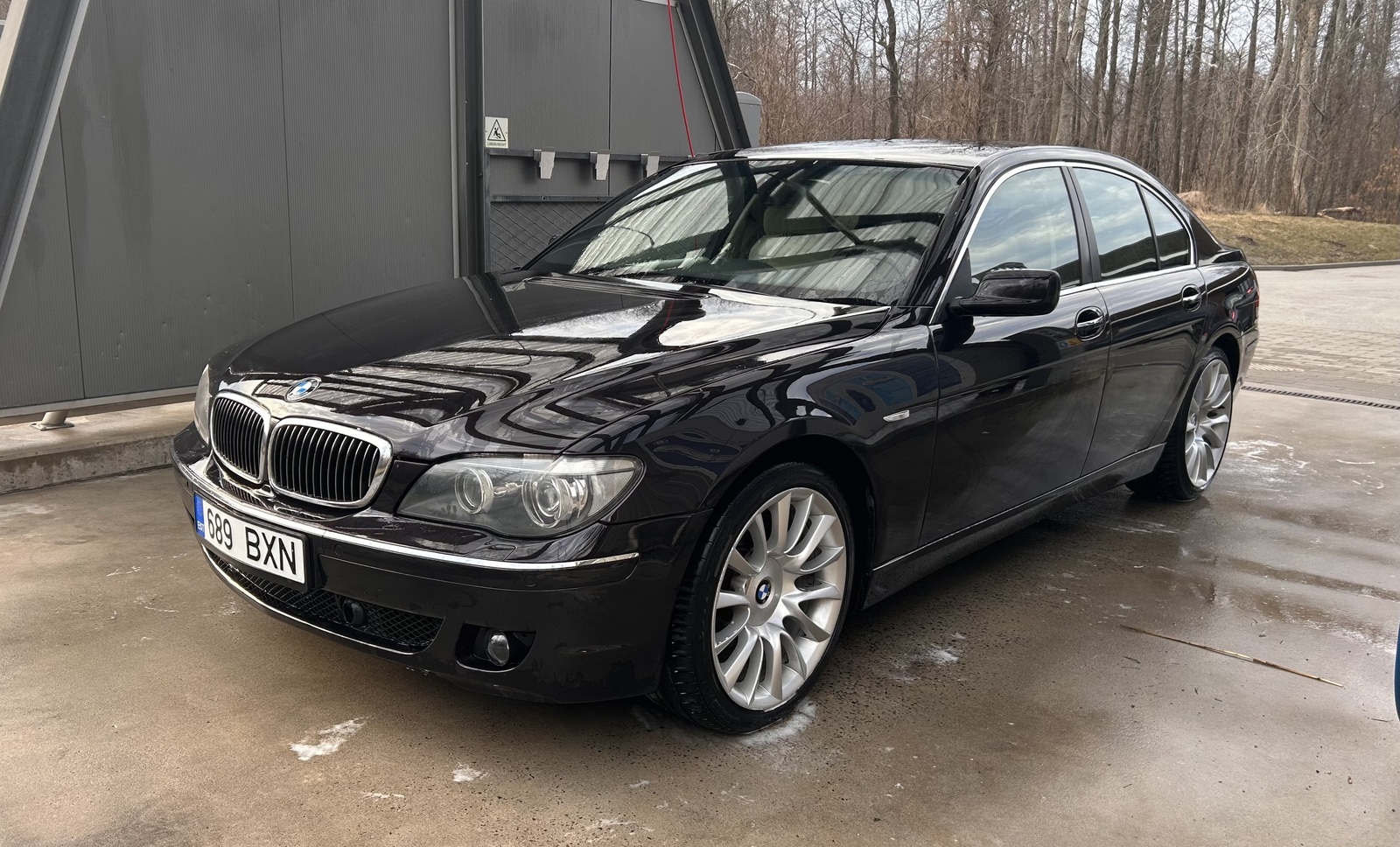 BMW 750 Individual 4.8 V8 N62 270kW