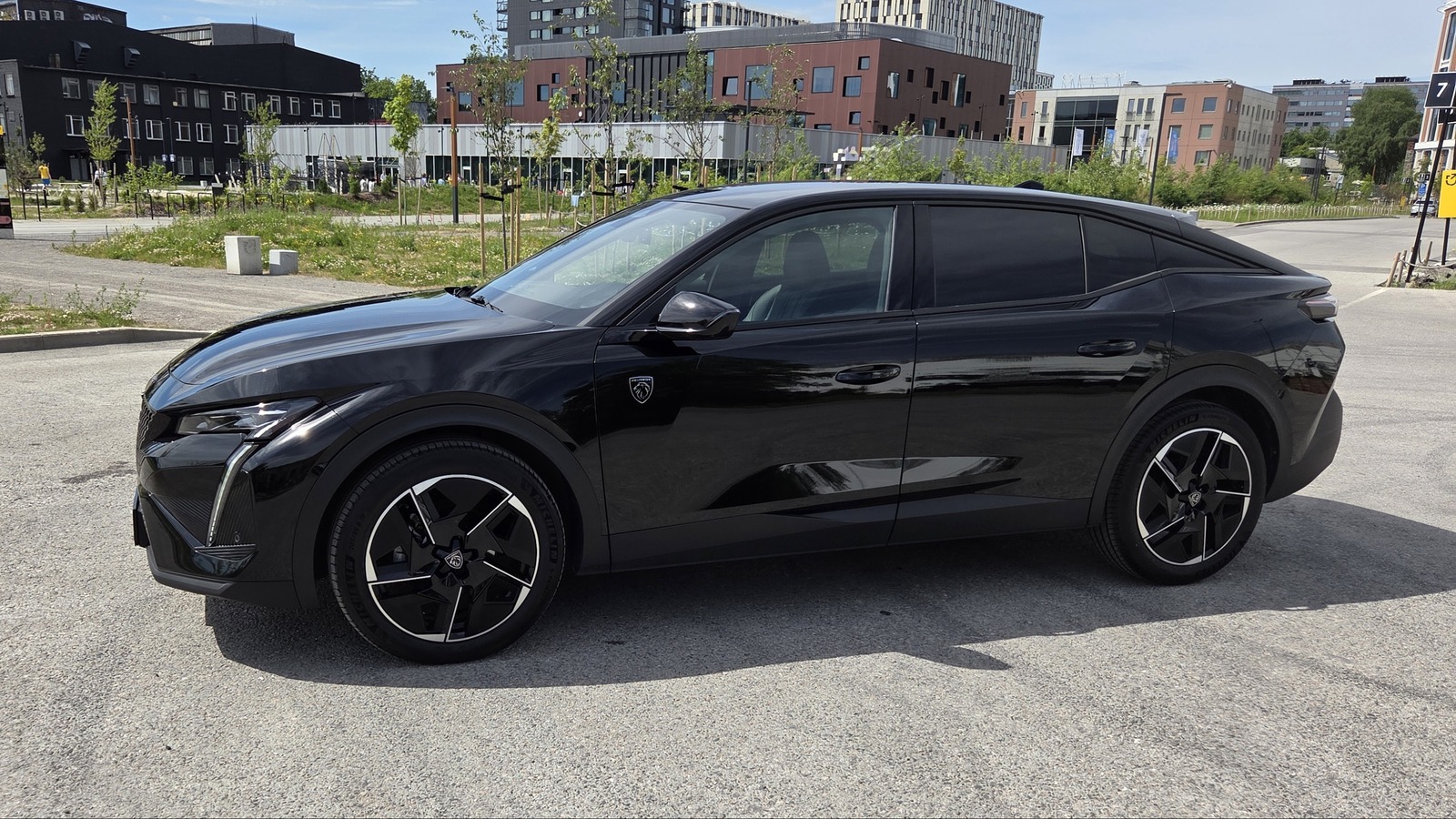 Peugeot 408 2024, photo 3/10