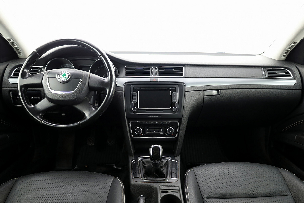 Škoda Superb 2009, photo 5/7
