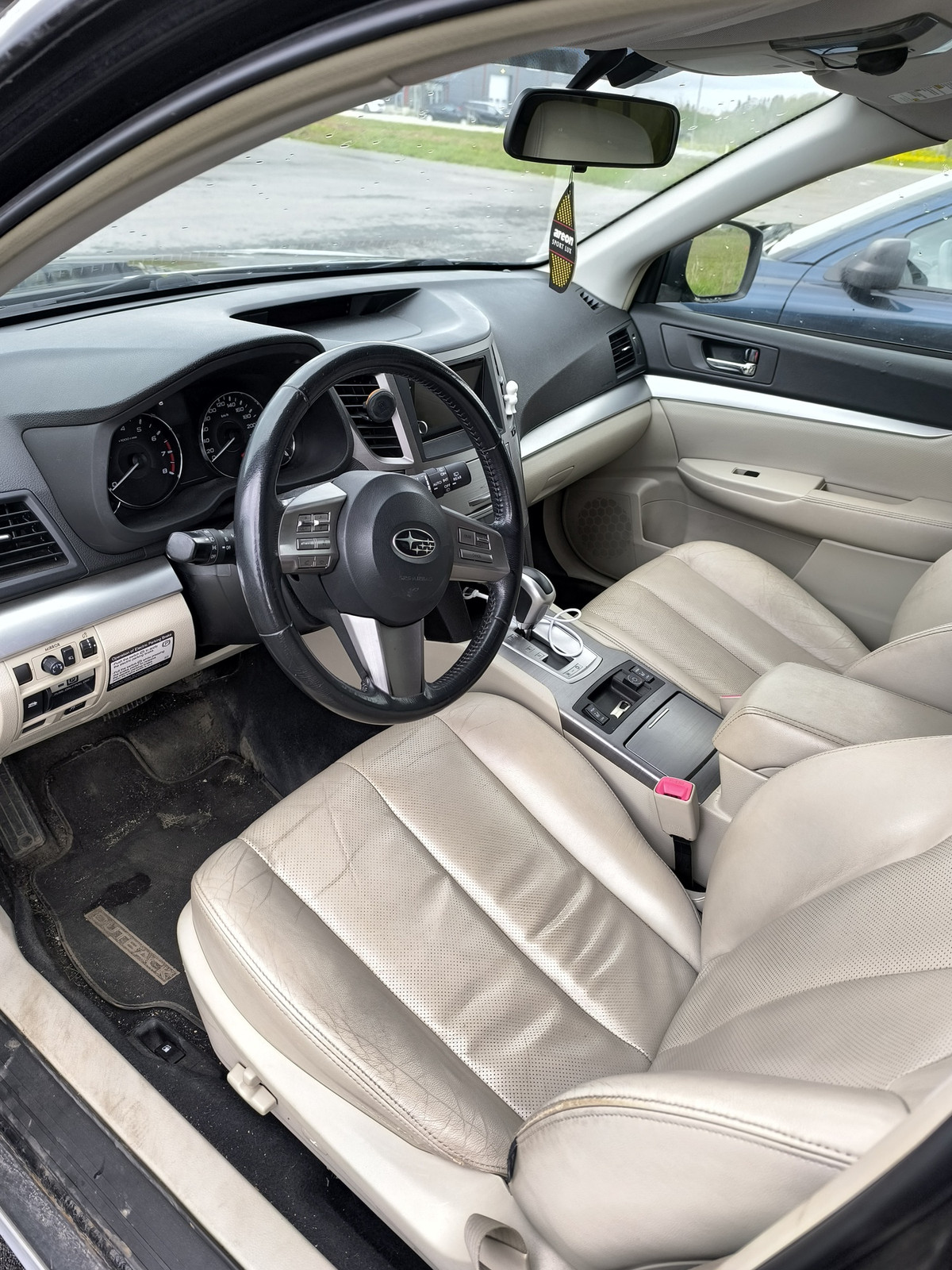 Subaru Legacy 2013, photo 6/10