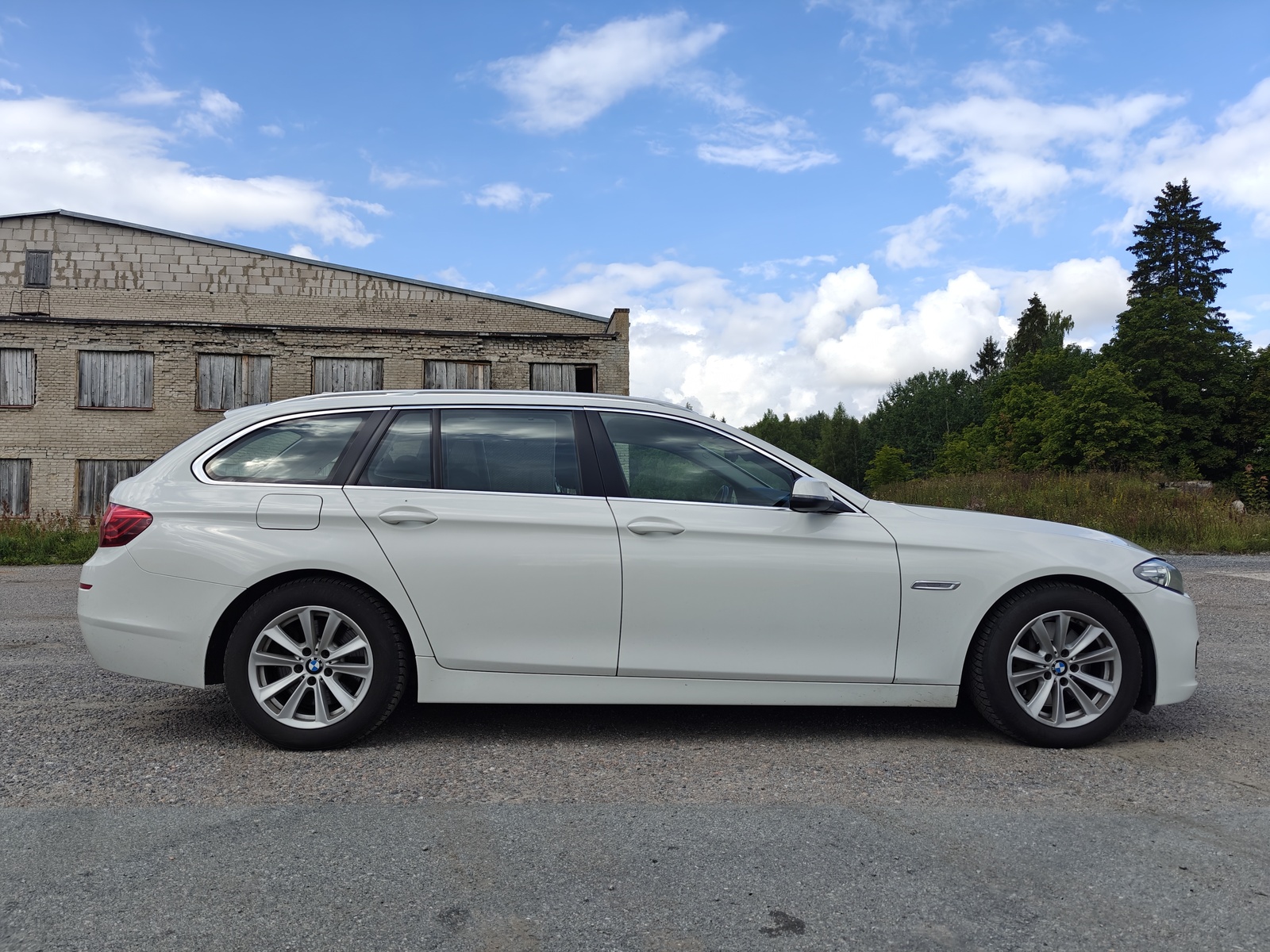BMW 530 2017, kuva 2/15