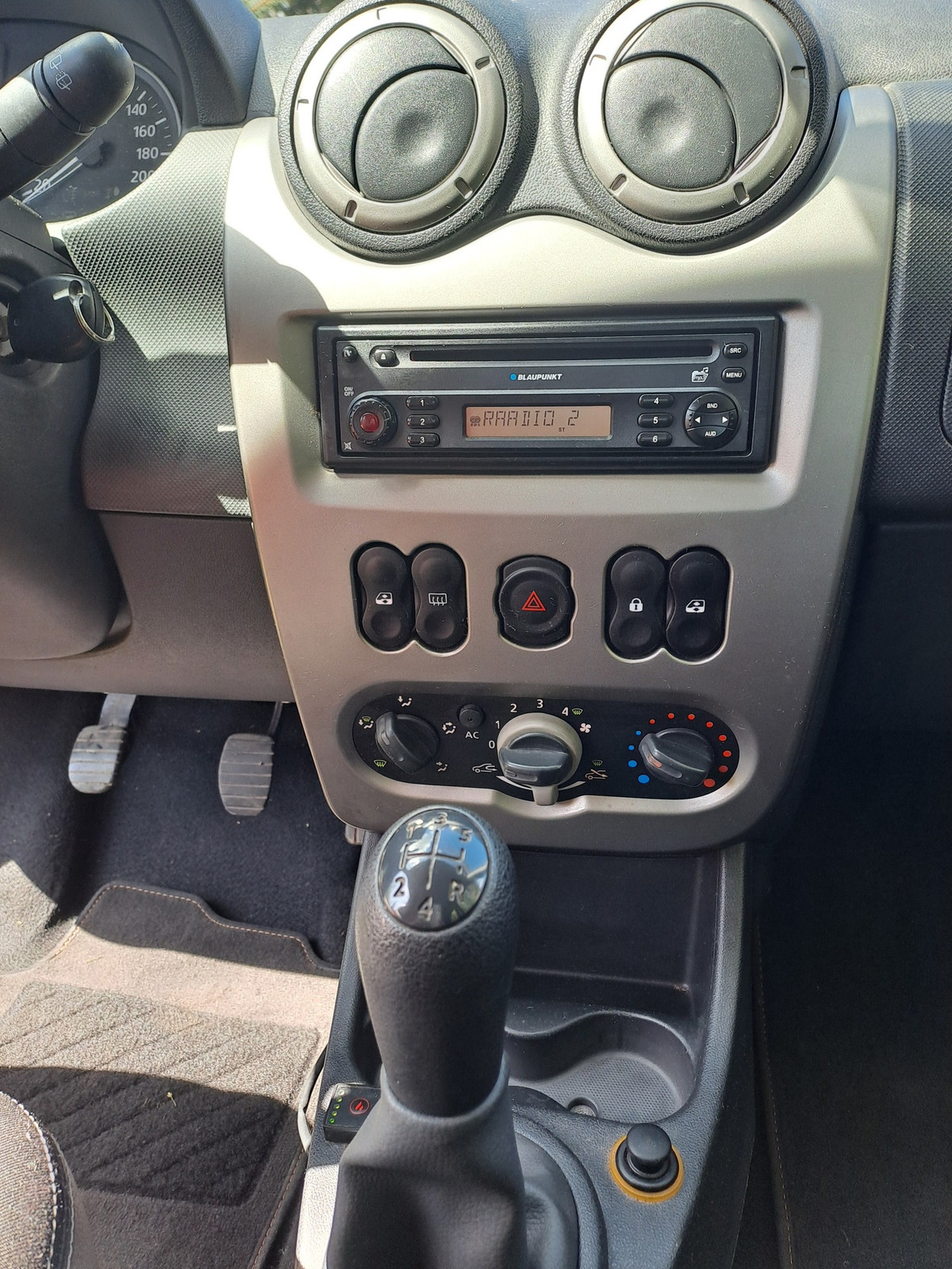 Dacia Sandero 2010, photo 4/8